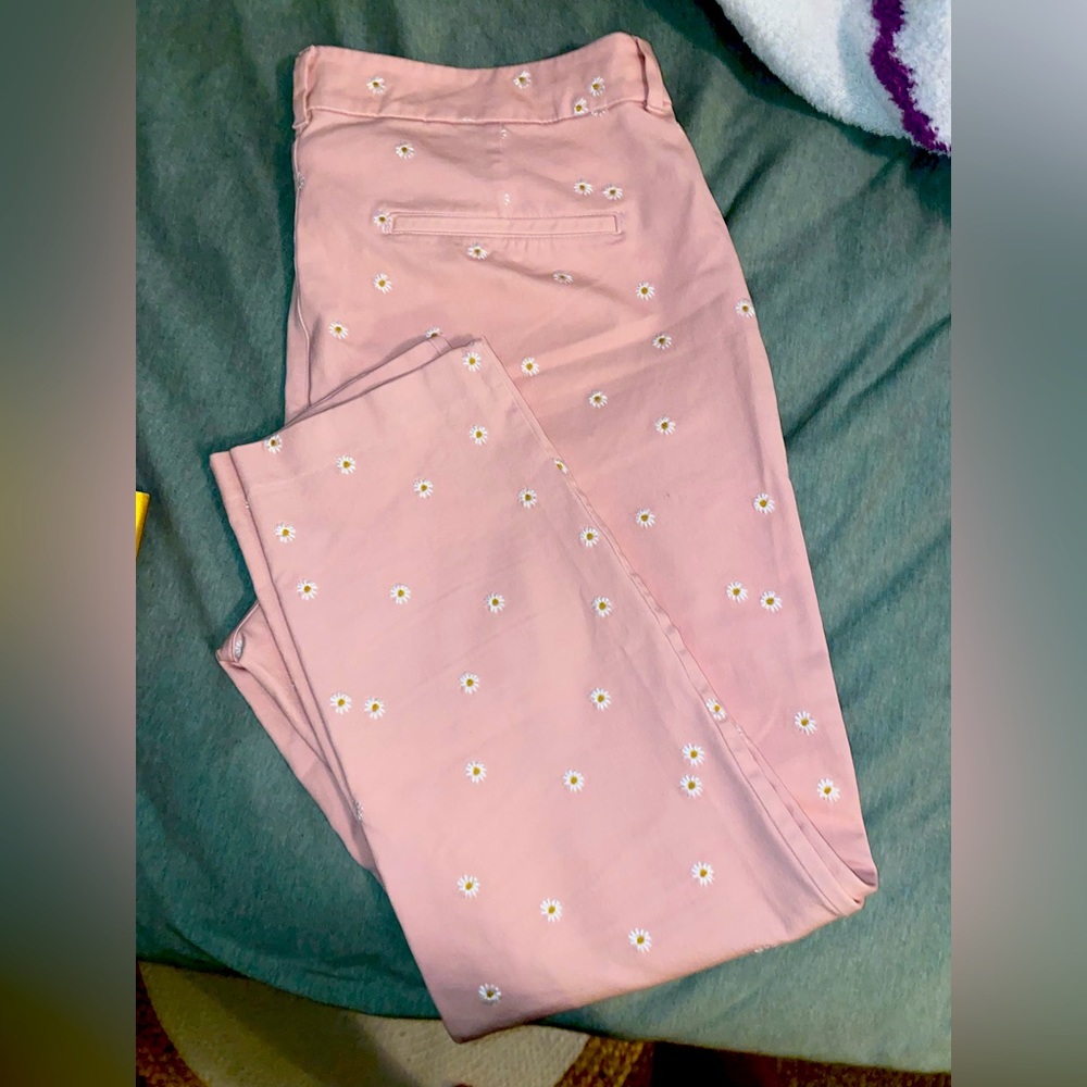 Old Navy Pixie professional pants, pink with daisy flowers size 16
